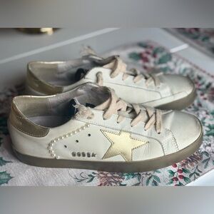 Very VERY high quality Fashion sneaker. Size 39